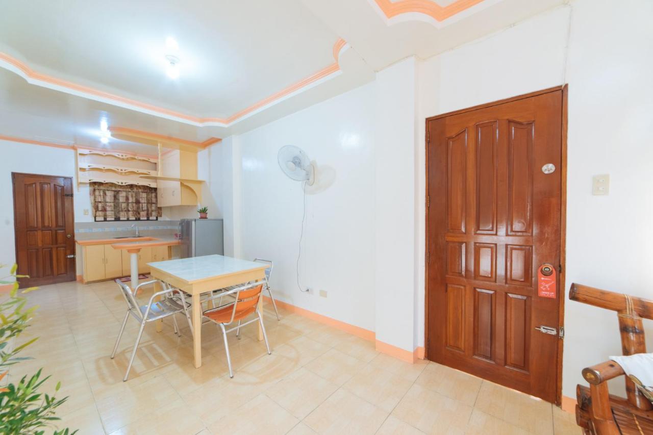 Hotel RedDoorz @ Q Abeto Street Mandurriao Iloilo City Exterior foto