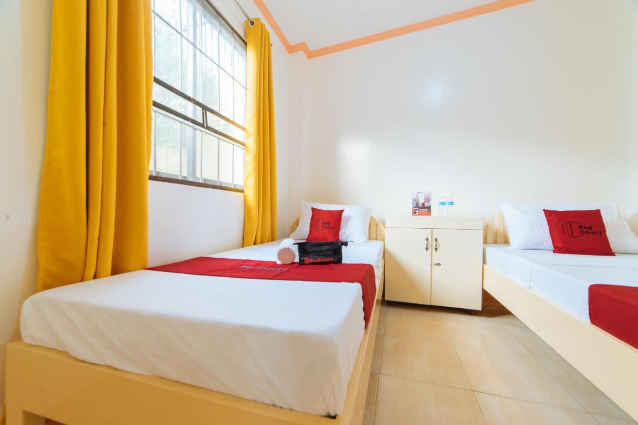 Hotel RedDoorz @ Q Abeto Street Mandurriao Iloilo City Exterior foto