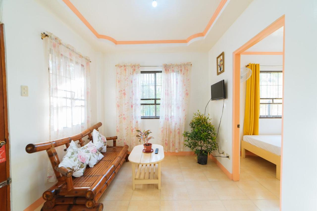Hotel RedDoorz @ Q Abeto Street Mandurriao Iloilo City Exterior foto