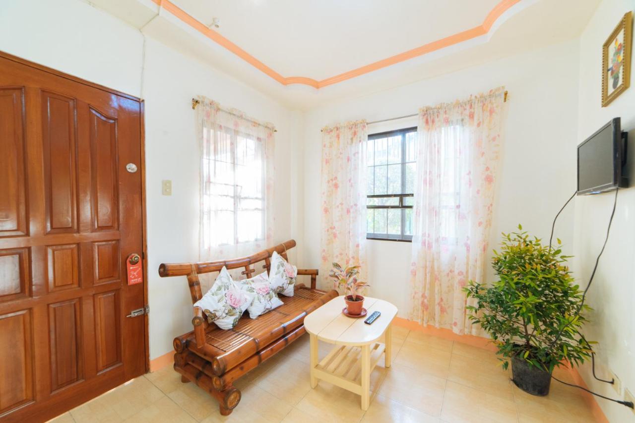Hotel RedDoorz @ Q Abeto Street Mandurriao Iloilo City Exterior foto