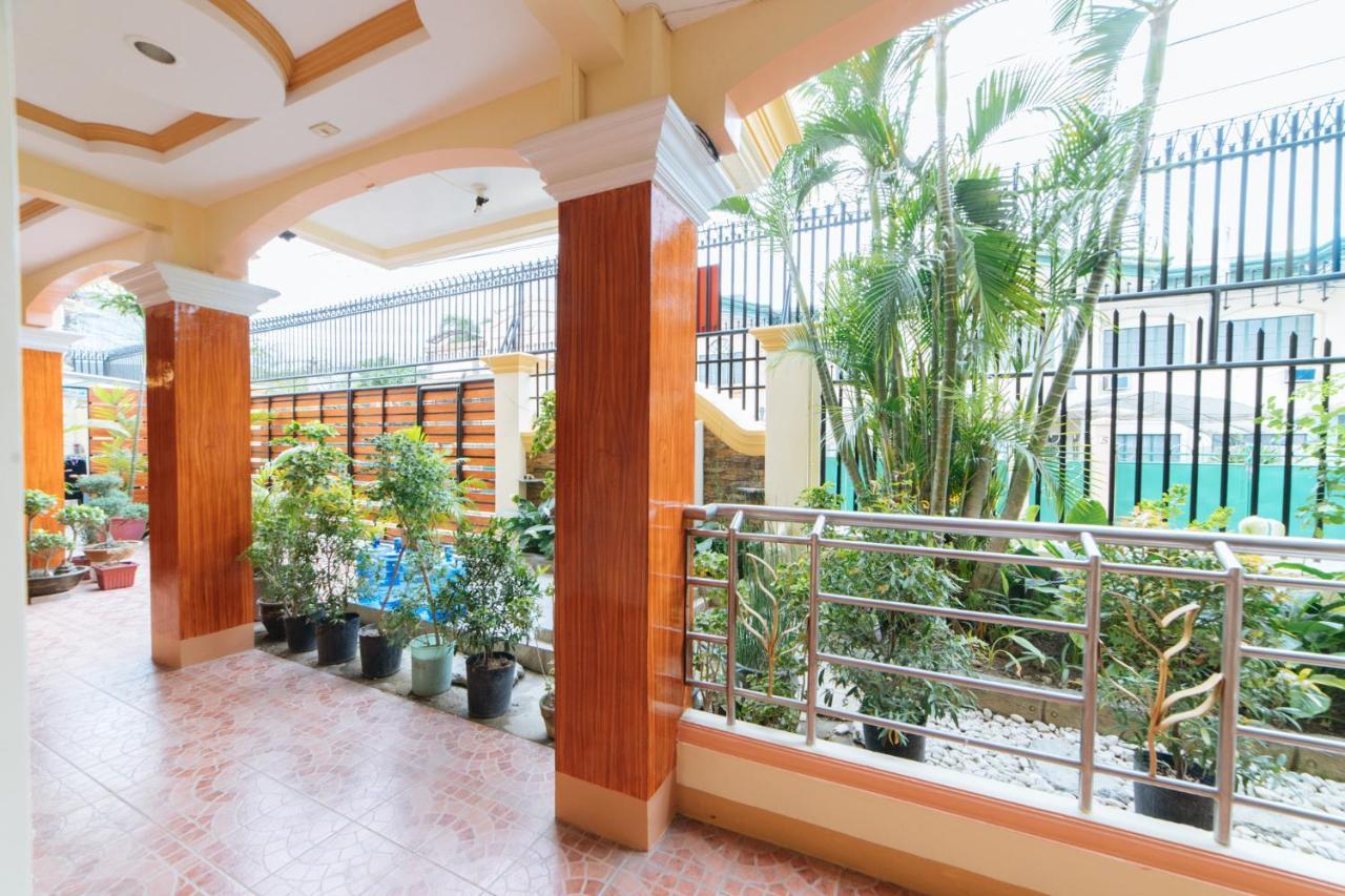 Hotel RedDoorz @ Q Abeto Street Mandurriao Iloilo City Exterior foto